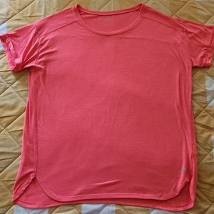 Amazon Essentials Women's Studio Relaxed-Fit Lightweight Crewneck T-Shirt